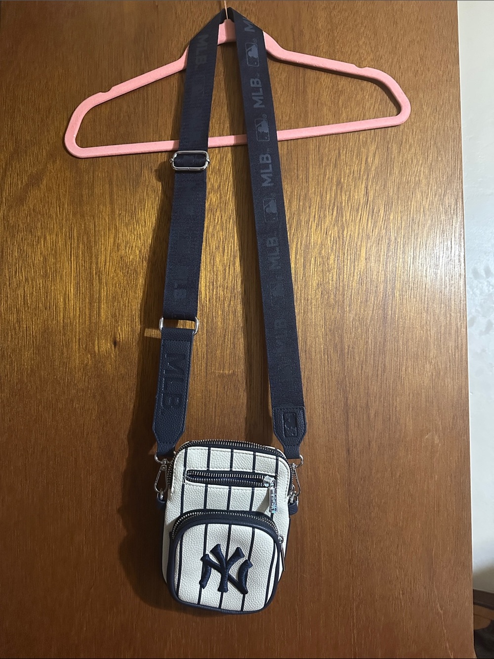 MLB New York Yankees White & Navy Crossbody Bag